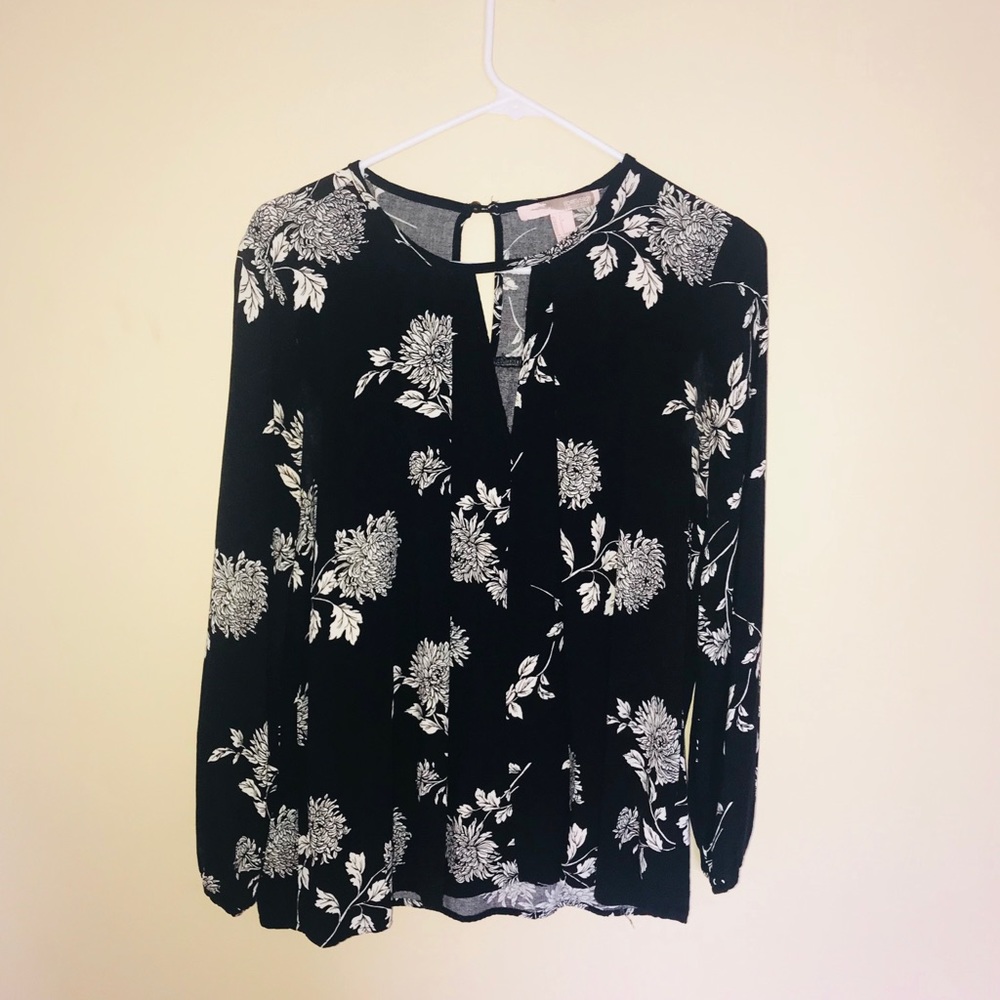 Black floral top, with key hole detailing!